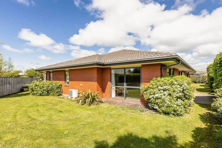 Photo of property in 6 Hampstead Close, Rangiora, 7400