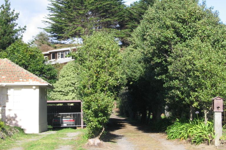 Photo of property in 64 Te Moana Road, Waikanae Beach, Waikanae, 5036