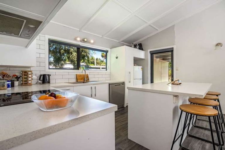 Photo of property in 96a Grand Vue Road, Kawaha Point, Rotorua, 3010