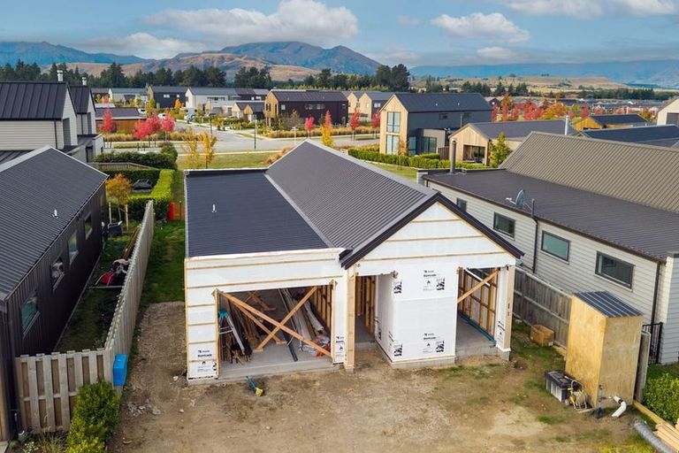 Photo of property in 32 Obelisk Street, Wanaka, 9305