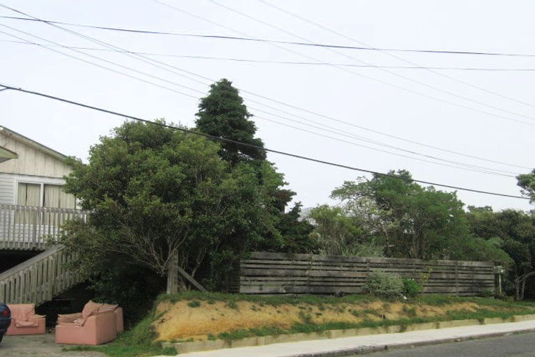 Photo of property in 42 Baylands Drive, Newlands, Wellington, 6037