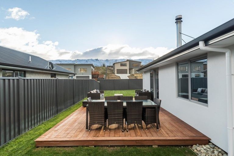 Photo of property in 72 Stratford Drive, Mount Pisa, Cromwell, 9383