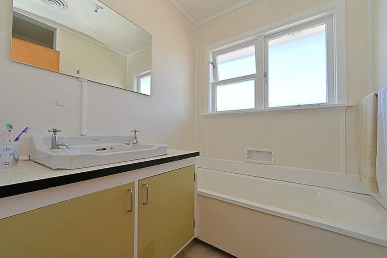 Photo of property in 18 Mason Avenue, Maraenui, Napier, 4110