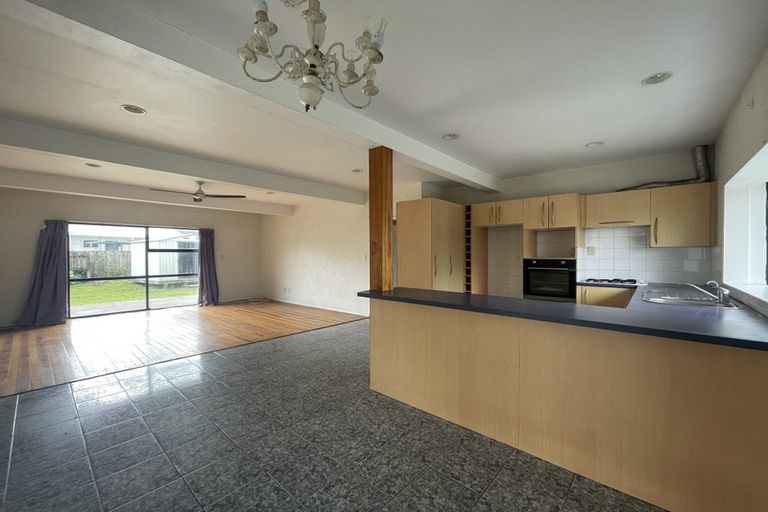 Photo of property in 1 Silverstone Place, Henderson, Auckland, 0612