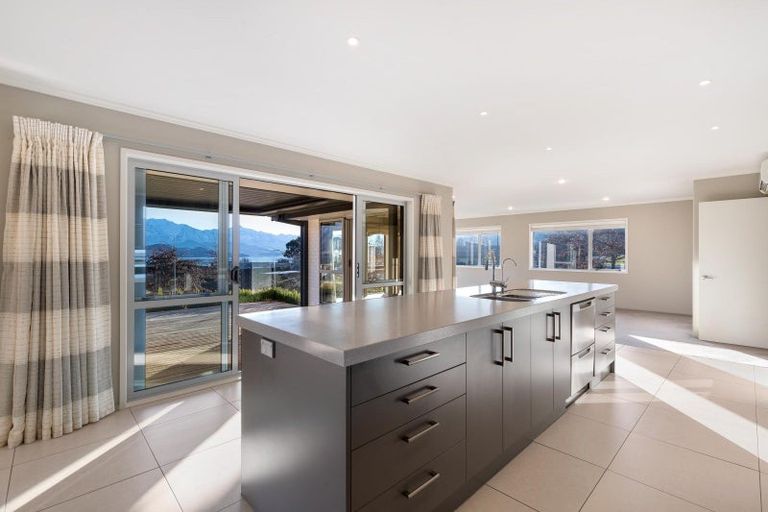 Photo of property in 16 Forest Heights, Wanaka, 9305