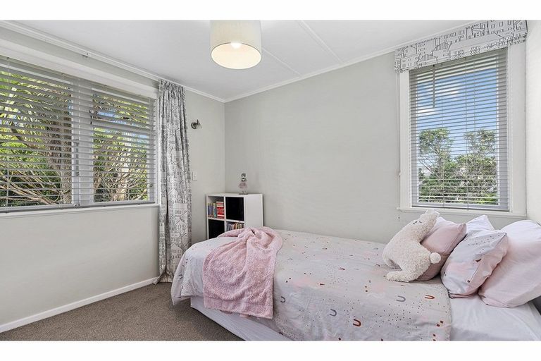 Photo of property in 69 Salford Street, Newlands, Wellington, 6037