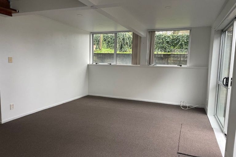 Photo of property in 9 Joshua Place, Weymouth, Auckland, 2103