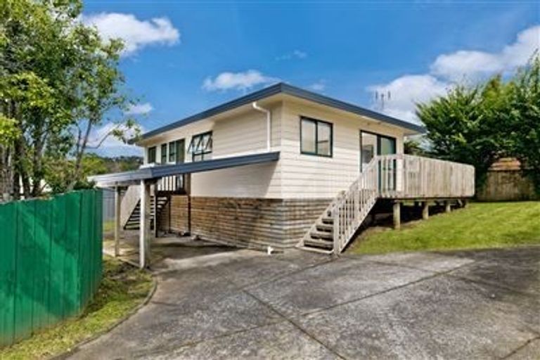 Photo of property in 12a Firle Place, Green Bay, Auckland, 0604