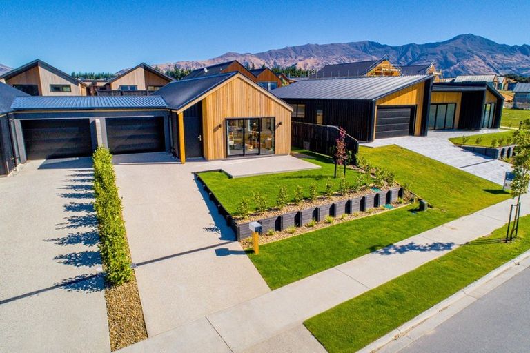 Photo of property in 31 Obelisk Street, Wanaka, 9305