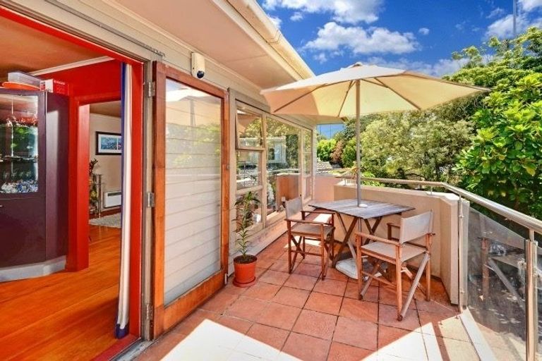 Photo of property in 1/556 East Coast Road, Windsor Park, Auckland, 0630
