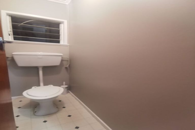 Photo of property in 2/34 Chartwell Avenue, Glenfield, Auckland, 0629