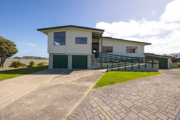 Photo of property in 1 Hartley Street, Foxton Beach, Foxton, 4815