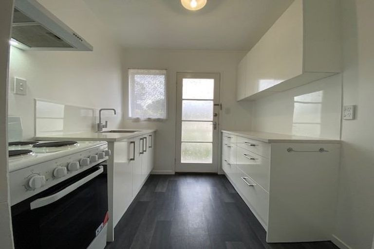 Photo of property in 2/76 Millbrook Road, Henderson, Auckland, 0612