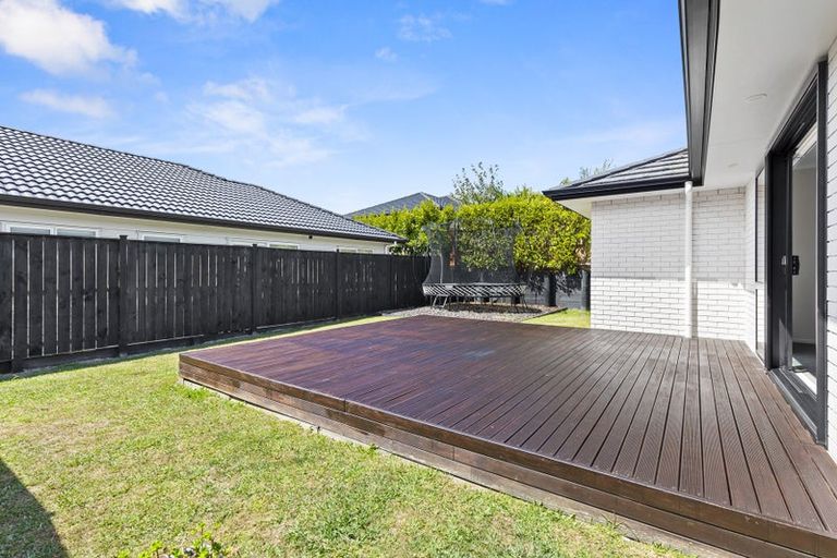 Photo of property in 4 Kriletich Drive, Kumeu, 0810