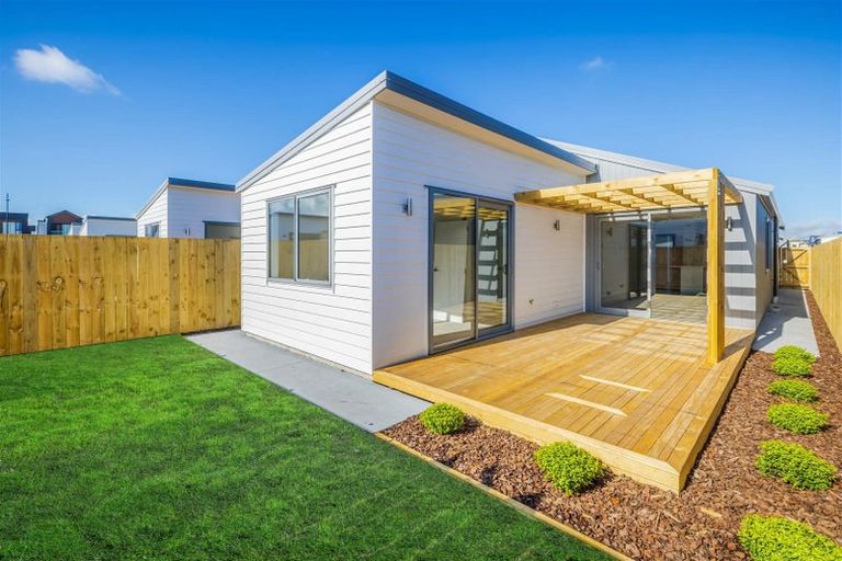 Photo of property in 10 Fredrick Hanson Road, Papakura, 2110