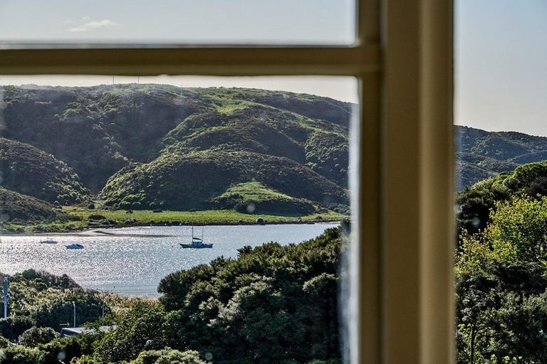 Photo of property in 20 Kiriwai Road, Paremata, Porirua, 5024