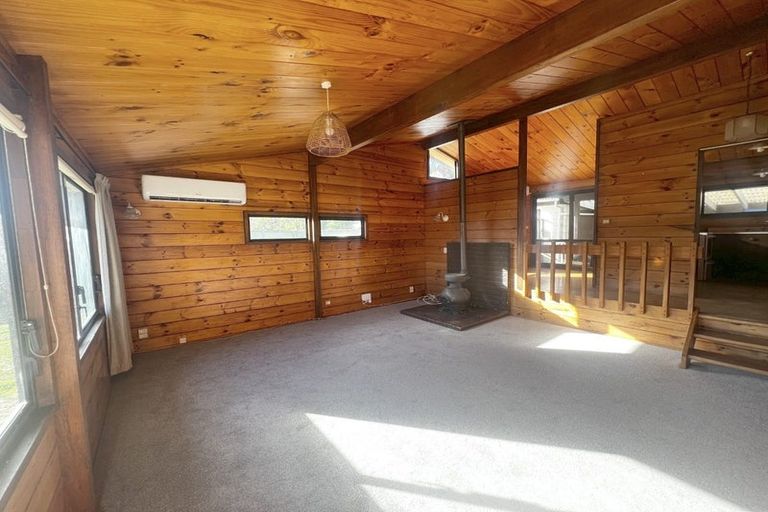 Photo of property in 63 Gemstone Drive, Birchville, Upper Hutt, 5018