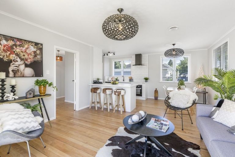 Photo of property in 48 Longburn Road, Henderson, Auckland, 0610