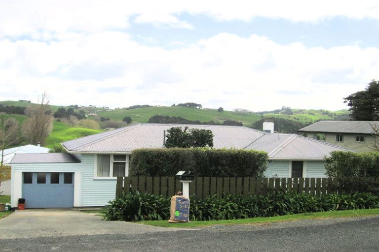 Photo of property in 23 View Street, Maungaturoto, 0520