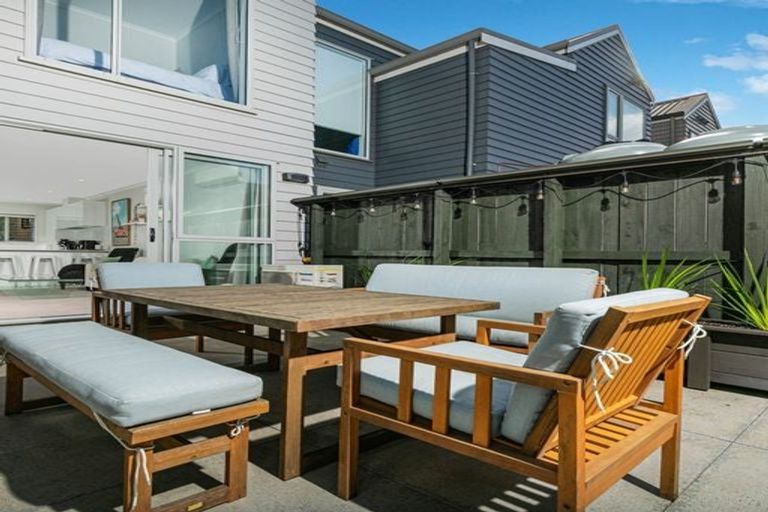 Photo of property in 47 Glidepath Road, Hobsonville, Auckland, 0616