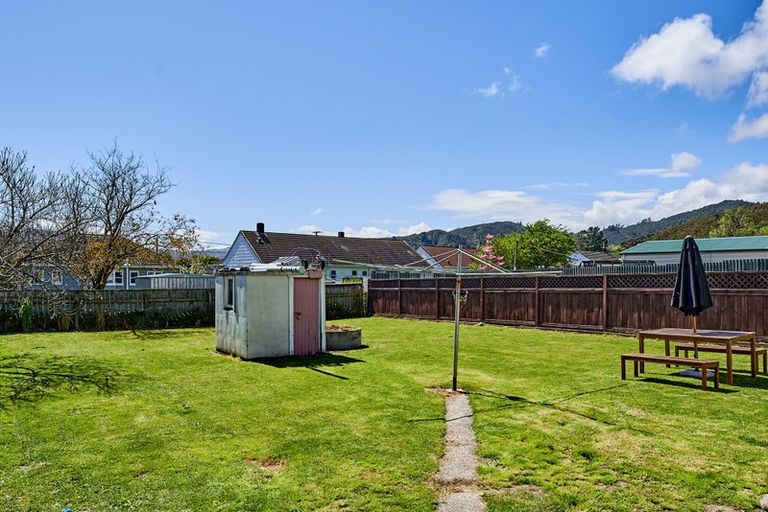 Photo of property in 125 Waddington Drive, Naenae, Lower Hutt, 5011