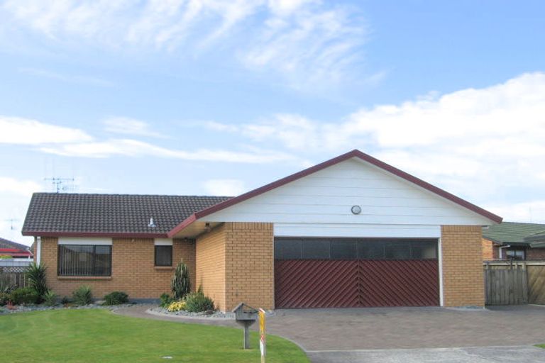 Photo of property in 6 The Green, Mount Maunganui, 3116