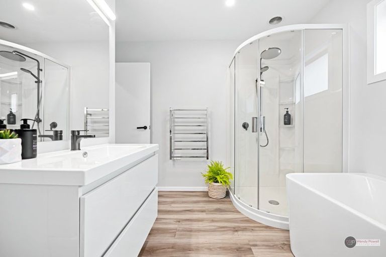 Photo of property in 11 Castletown Street, Wallaceville, Upper Hutt, 5018