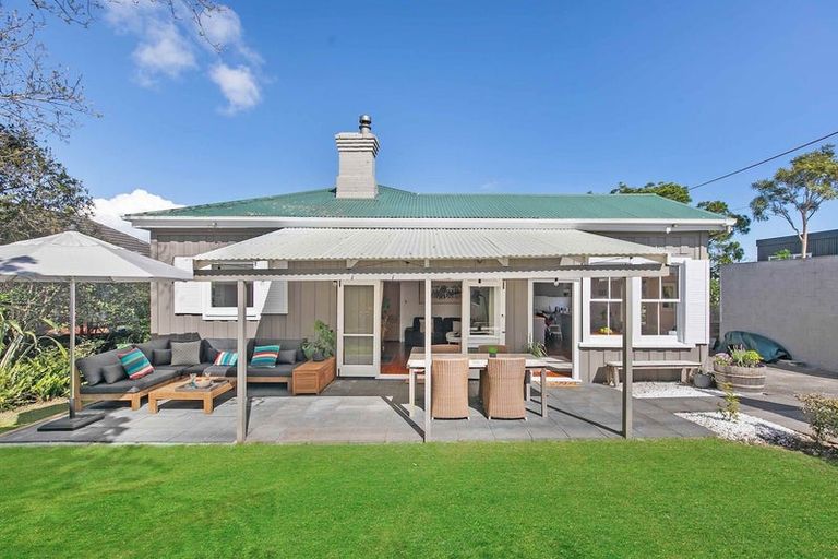 Photo of property in 229 Eskdale Road, Birkenhead, Auckland, 0626