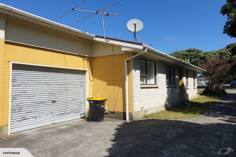 Photo of property in 3 Tawa Street, Tawa, Wellington, 5028