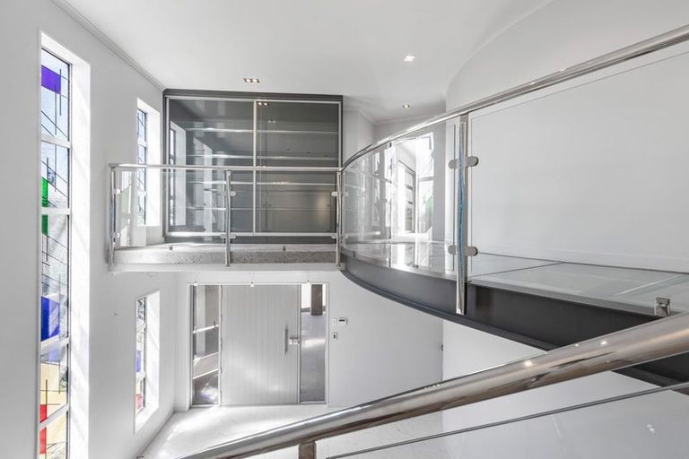 Photo of property in 18 Roy Terrace, Moturoa, New Plymouth, 4310