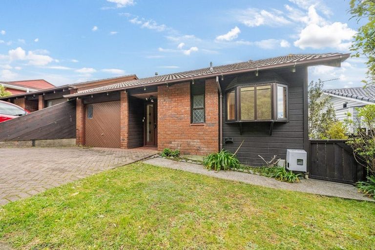 Photo of property in 16a Parklands Drive, Karori, Wellington, 6012