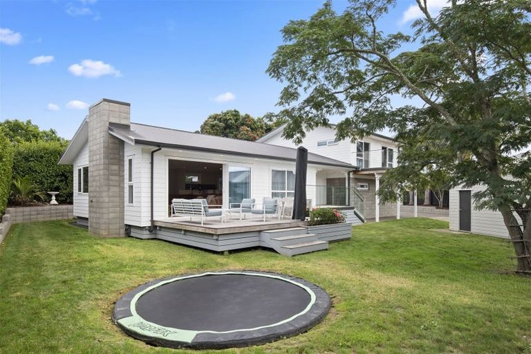 Photo of property in 10 Litchfield Place, Clarks Beach, 2122