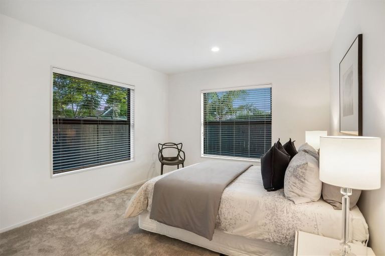 Photo of property in 158b East Coast Road, Forrest Hill, Auckland, 0620