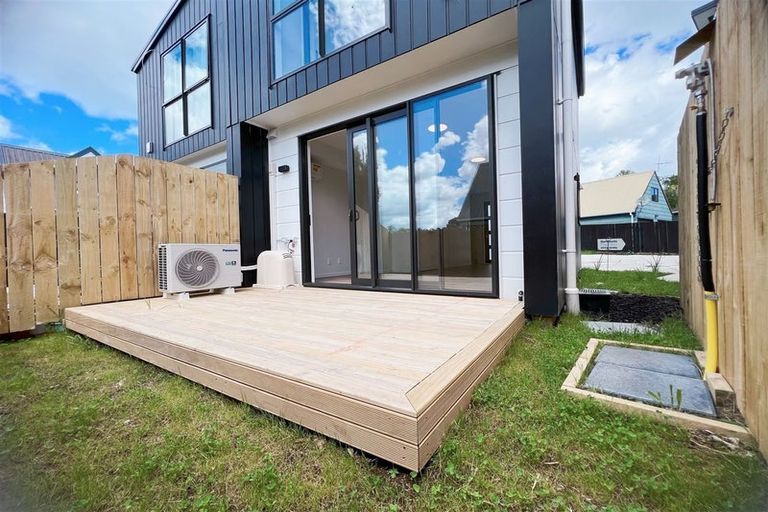 Photo of property in 10d Sunward Rise, Glenfield, Auckland, 0629