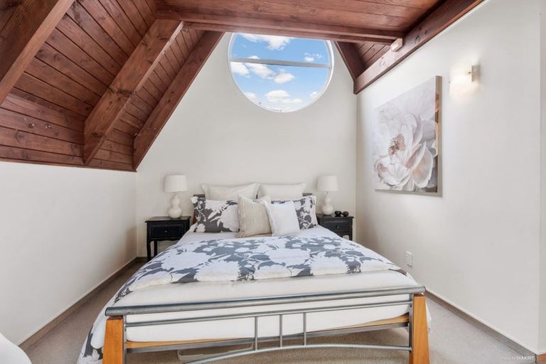 Photo of property in 1/7 Cobblestone Lane, Hillcrest, Auckland, 0627