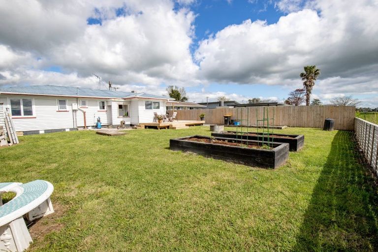 Photo of property in 104 Pipiroa Road, Ngatea, 3503