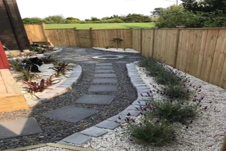 Photo of property in 15 Pixie Place, Pakuranga Heights, Auckland, 2010