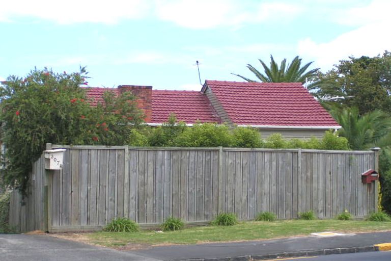 Photo of property in 1/307 Lake Road, Hauraki, Auckland, 0622