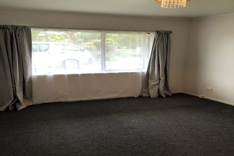 Photo of property in 2/35 Buscomb Avenue, Henderson, Auckland, 0610