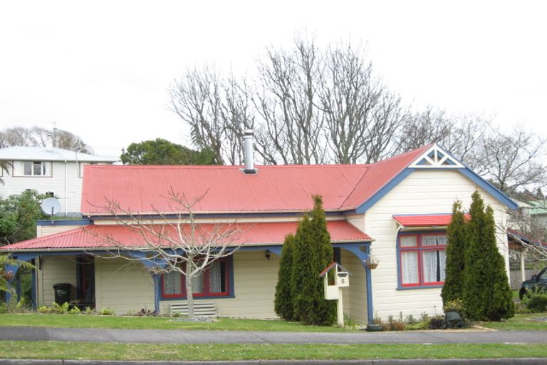 Photo of property in 5 Sycamore Grove, Lower Vogeltown, New Plymouth, 4310