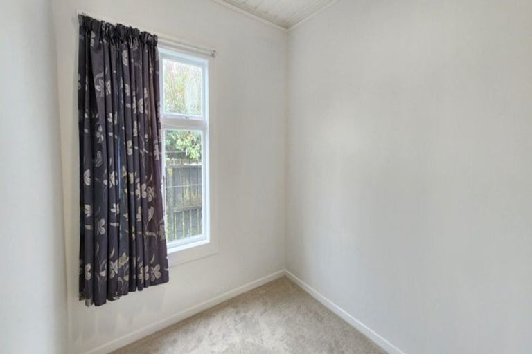 Photo of property in 9 Mahoe Street, Strandon, New Plymouth, 4312