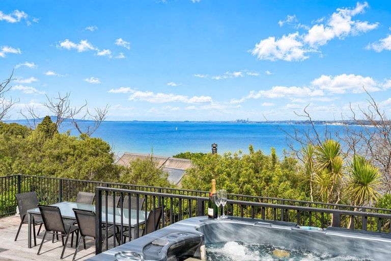 Photo of property in 73 Roberts Road, Matakatia, Whangaparaoa, 0930