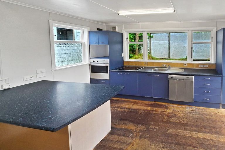 Photo of property in 3 Chesterton Street, Johnsonville, Wellington, 6037