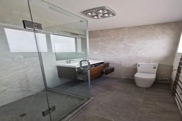 Photo of property in 15 Para Close, Fairview Heights, Auckland, 0632