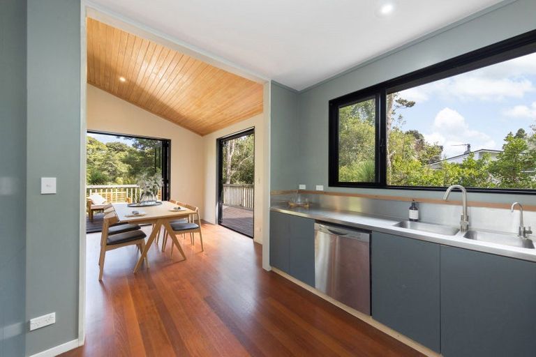 Photo of property in 53b Onedin Place, Titirangi, Auckland, 0604