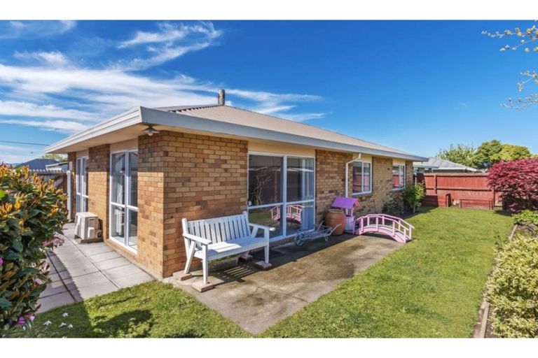 Photo of property in 2/139 Gilberthorpes Road, Hei Hei, Christchurch, 8042