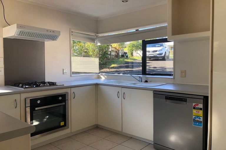 Photo of property in 5 Goldfinch Rise, Unsworth Heights, Auckland, 0632