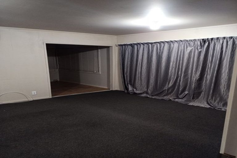 Photo of property in 30 Sunvue Road, Glen Eden, Auckland, 0602