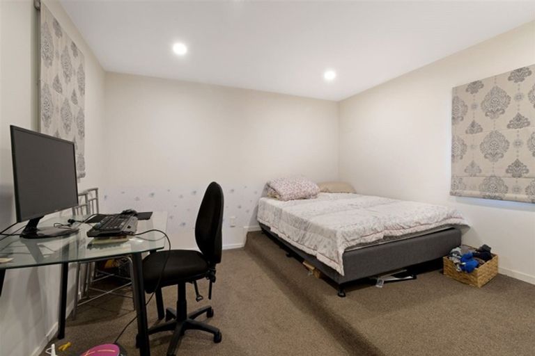 Photo of property in 20 Tanoa Place, Glendene, Auckland, 0602