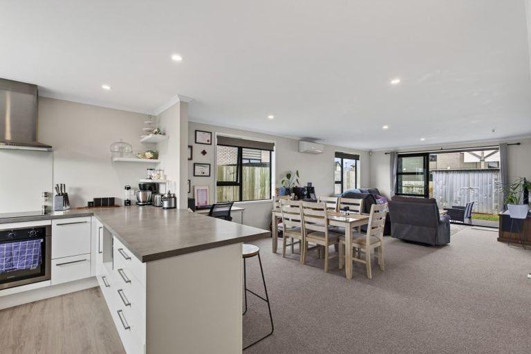 Photo of property in 15 Discovery Place, Marfell, New Plymouth, 4310